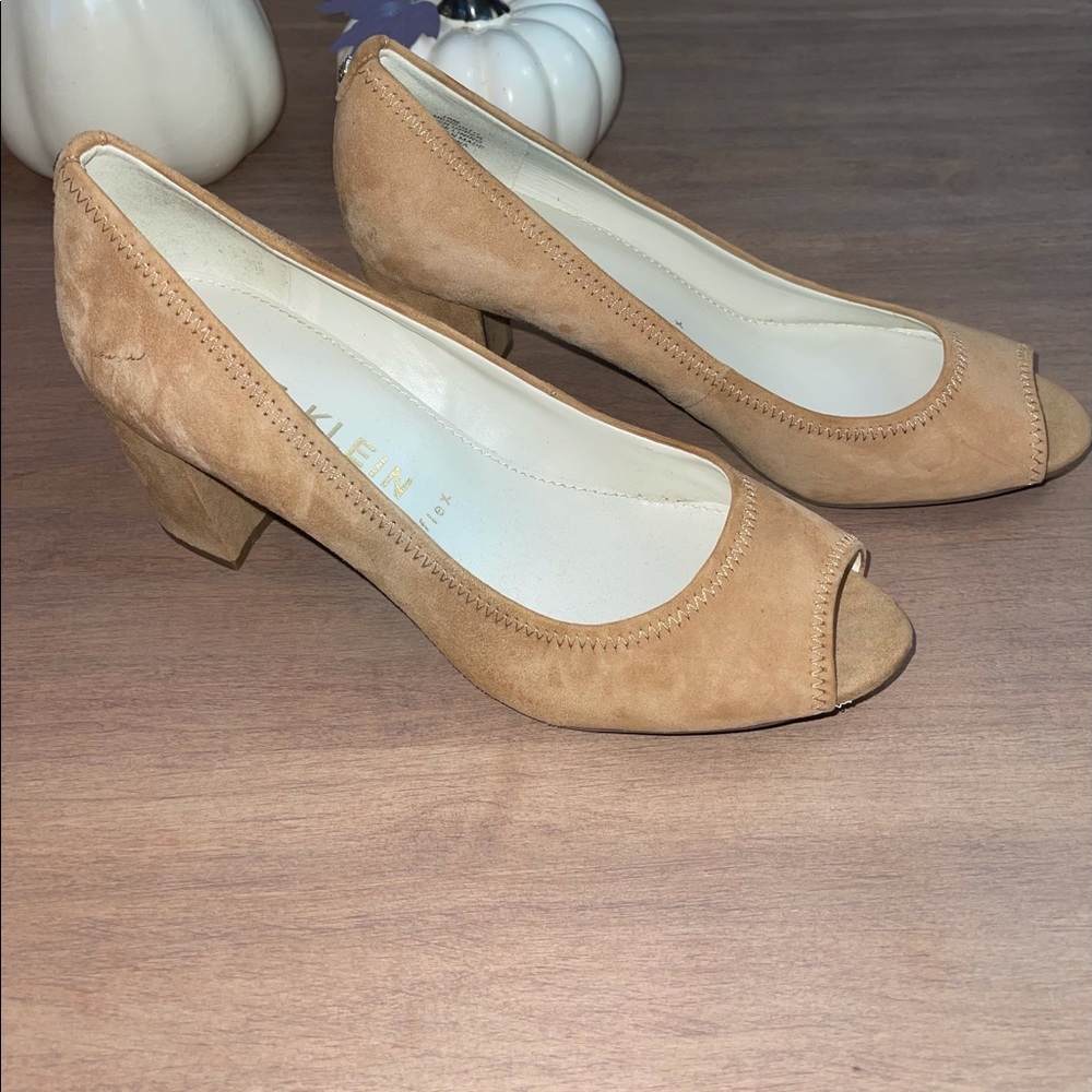 Anne Klein soft leather heels Size 10